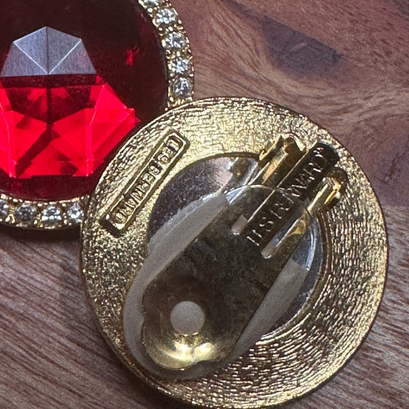 Les Bernard red clip earrings - Picture 4 of 4